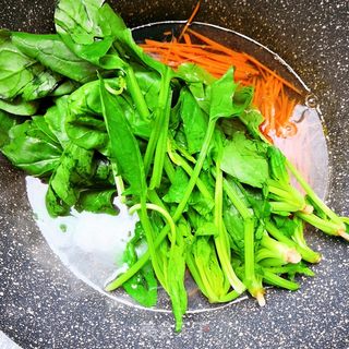 懒人餐菠菜拌粉丝的做法步骤:6