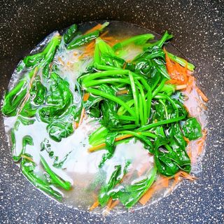 懒人餐菠菜拌粉丝的做法步骤:7