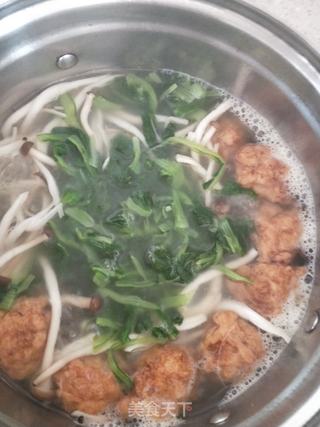 懒人快手汤～青菜蘑菇肉丸汤的做法步骤：4