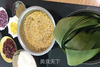 我不小心把粽子做的太好吃了怎么办?片片粽叶情,苦荞祝安康的做法步骤:3