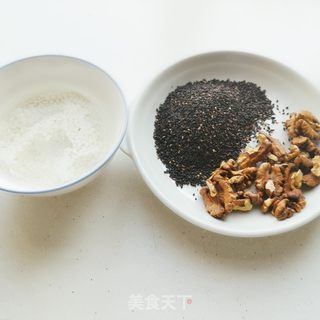 核桃黑芝麻糊的做法步骤：1