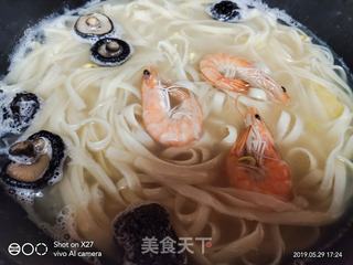烤鸭香菇红烧虾面的做法步骤:3