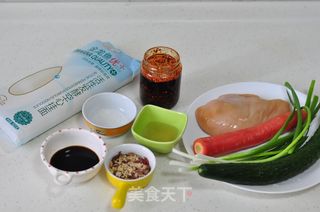 鸡丝凉面的做法步骤：1