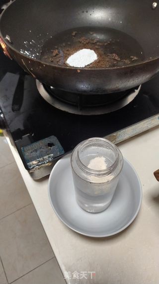 黑凉粉的做法步骤:2