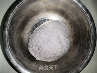 黑米面红糖芝麻饼的做法步骤：2