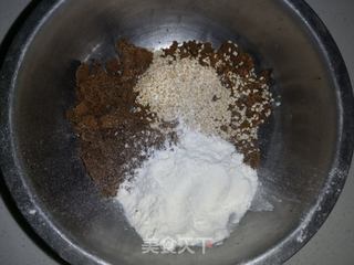 黑米面红糖芝麻饼的做法步骤:5