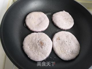 黑米面红糖芝麻饼的做法步骤：11