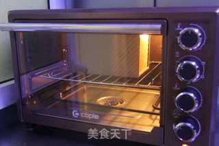 烤肠这样烤,比台湾烤肠还好吃的做法步骤:2