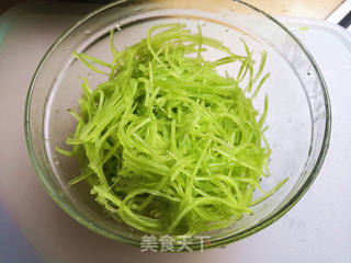 糖醋莴笋的做法步骤:2