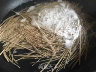 花生酱拌荞麦面(愤怒的小鸟鸟巢面)的做法步骤:6