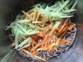 花生酱拌荞麦面(愤怒的小鸟鸟巢面)的做法步骤:14