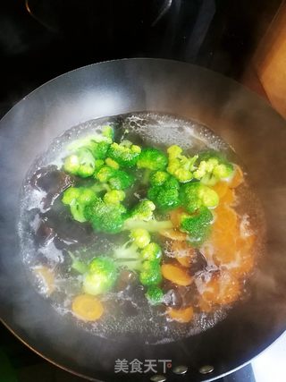 牛肉虾仁蔬菜面的做法步骤:6