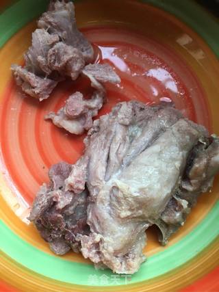 枸杞羊肉酸辣汤面的做法步骤:2