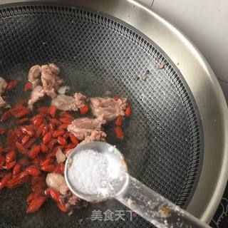 枸杞羊肉酸辣汤面的做法步骤：6