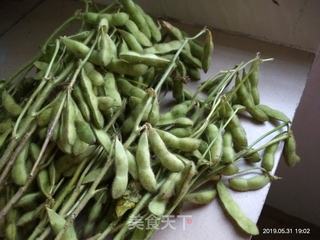 五香毛豆的做法步骤：1