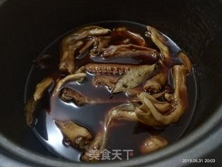 卤鸭脚、鸭翅的做法步骤：5