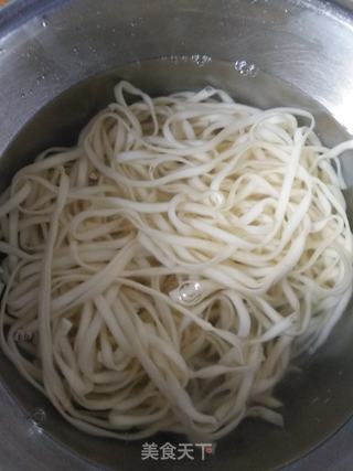 呆萌卡通鸡丝凉面的做法步骤:7