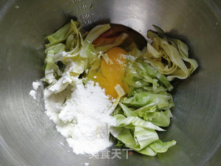 早餐卷心菜鸡蛋饼的做法步骤:2