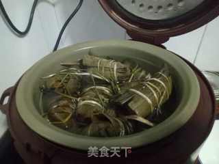 红豆咸肉粽的做法步骤:2