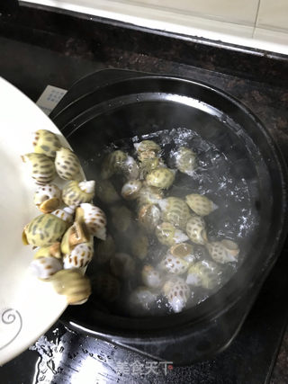 白灼花螺的做法步骤：2