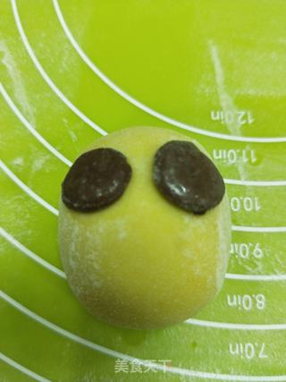 小黄人馒头的做法步骤:15
