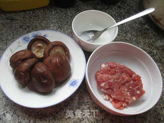 肉末酿香菇的做法步骤：1