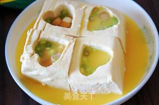 凤尾虾豆腐松茸蒸蛋羹的做法步骤:7