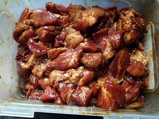广式蛋黄香菇肉粽的做法步骤:2