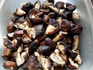 广式蛋黄香菇肉粽的做法步骤:6