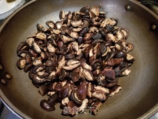 广式蛋黄香菇肉粽的做法步骤:8