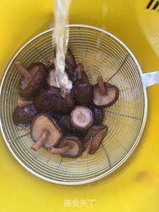 肉丁香菇辣酱的做法步骤:4