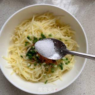 土豆丝饼的做法步骤:4