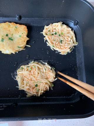 土豆丝饼的做法步骤:8