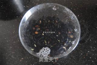 黑豆猪尾汤的做法步骤:2