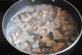黑豆猪尾汤的做法步骤:3