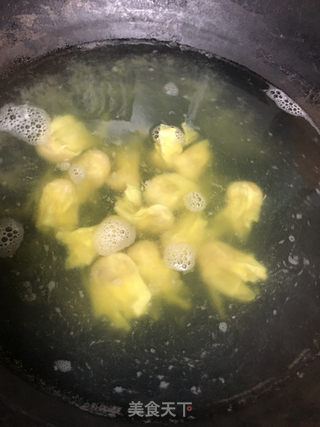 西红柿鸡蛋面的做法步骤：4