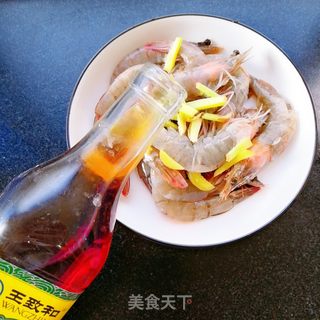 避风塘炒虾的做法步骤:2
