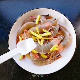 避风塘炒虾的做法步骤:3