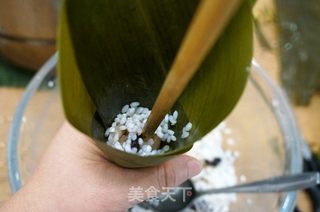 蜜豆锥子粽的做法步骤：3