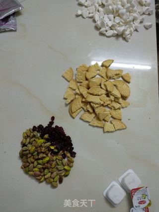 抹茶雪花酥的做法步骤：1