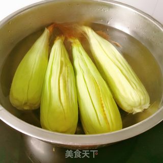 煮玉米的做法步骤：3