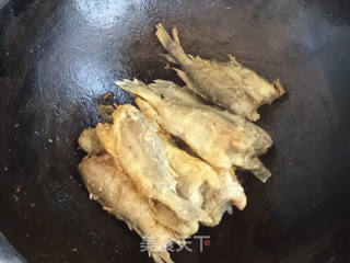 贴饼子炖小黄鱼的做法步骤:9