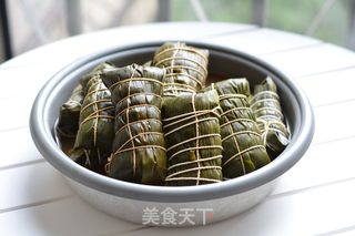 咸蛋黄鲜肉粽的做法步骤：11