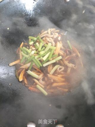 鱼香肉丝杏鲍菇的做法步骤:9