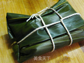 黑白糯米枧水粽的做法步骤:5