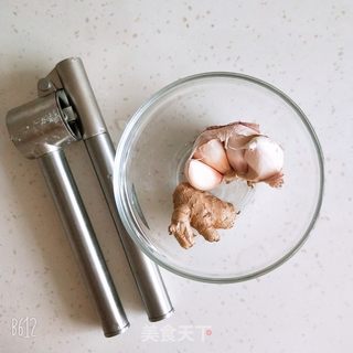 蒜香猪肉肠的做法步骤:2