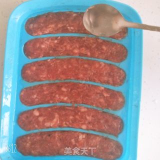 蒜香猪肉肠的做法步骤:7