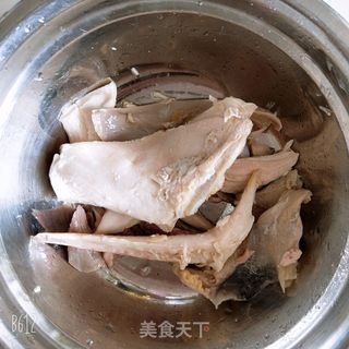 麻辣鸡丝拌面的做法步骤：1