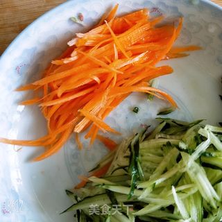 麻辣鸡丝拌面的做法步骤:2