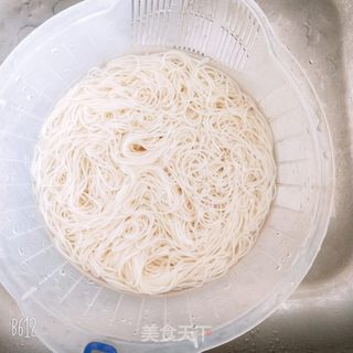 麻辣鸡丝拌面的做法步骤：5